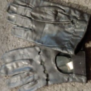 Leather riding gloves